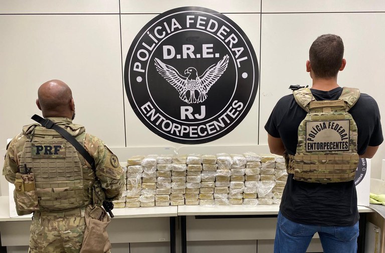 Pf And Prf Receive Two Victims With 120kg Of Cocaine