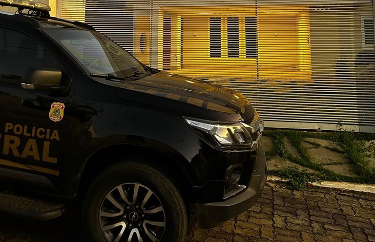 Pf investigates deviations na purchase of livros school no